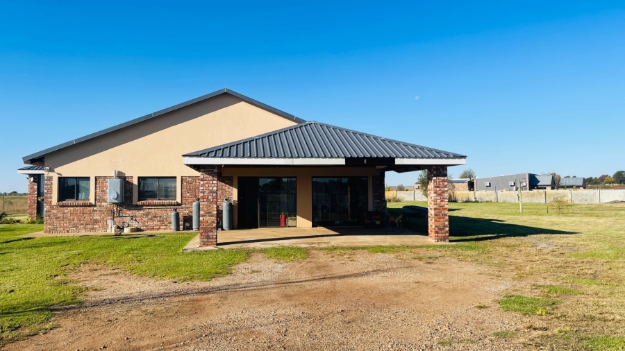 4 Bedroom Property for Sale in Grimbeeck Park North West